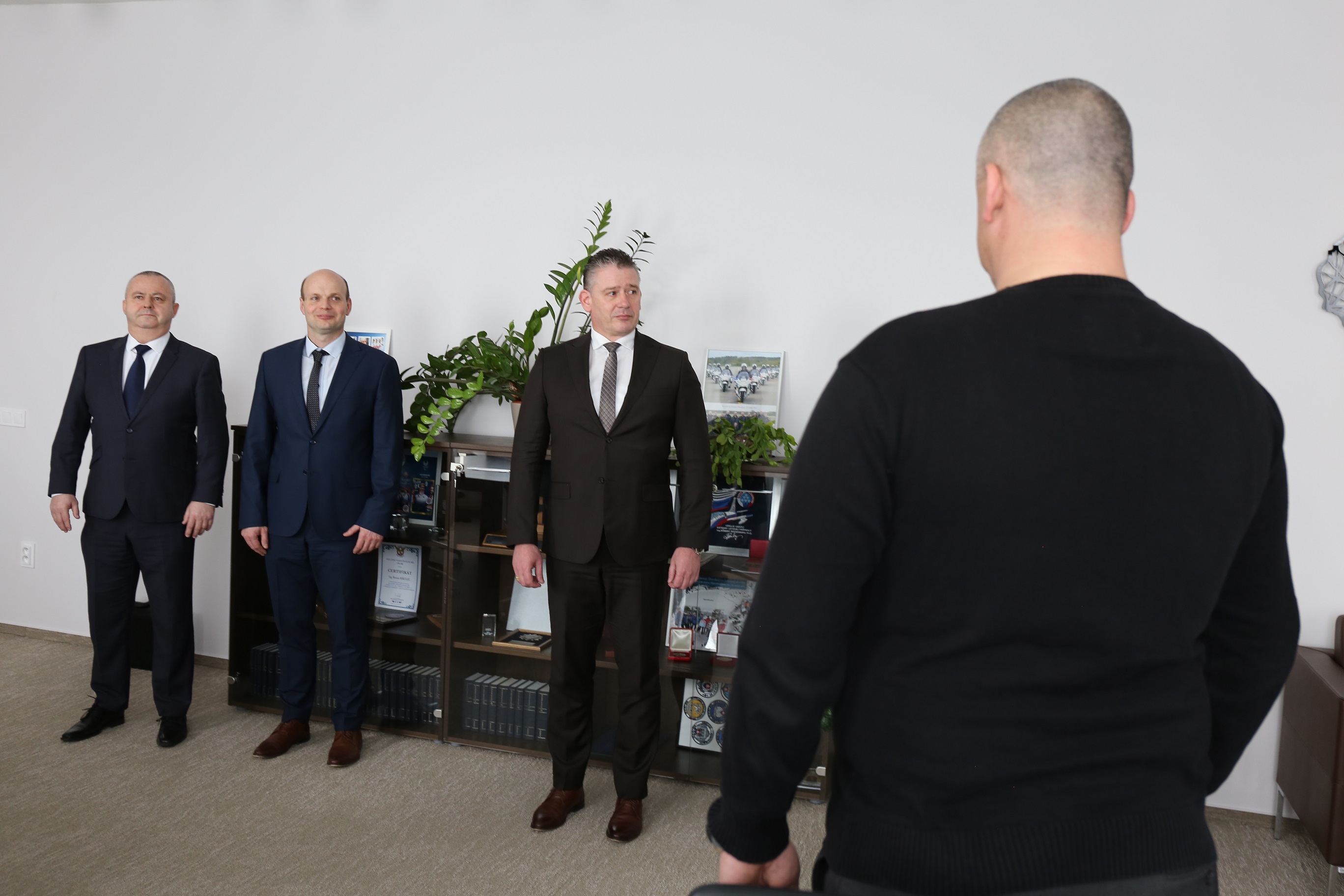 Viliam Adamec, Branko Kišš a Roman Mikulec s oceneným kriminalistom
