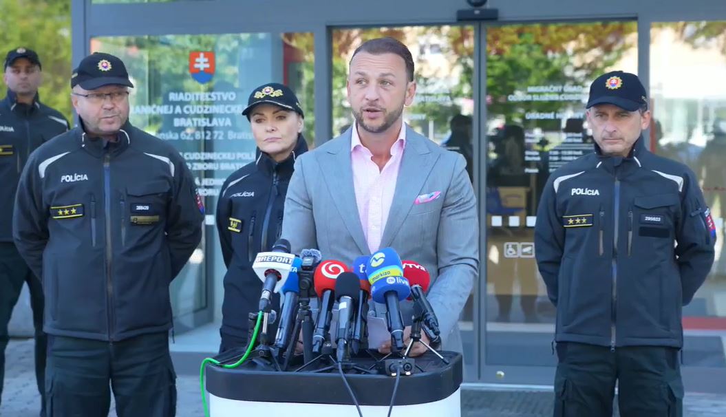 Zľava - riaditeľ UHCP Ján Dudáš, prezidentka PZ Jana Maškarová, minister Matúš Šutaj Eštok a riaditeľ RHCP Bratisalva Peter Csejtey