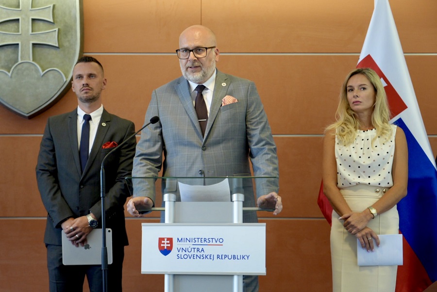 register-mimovladky-olexa-kalinak-zacharova11082025