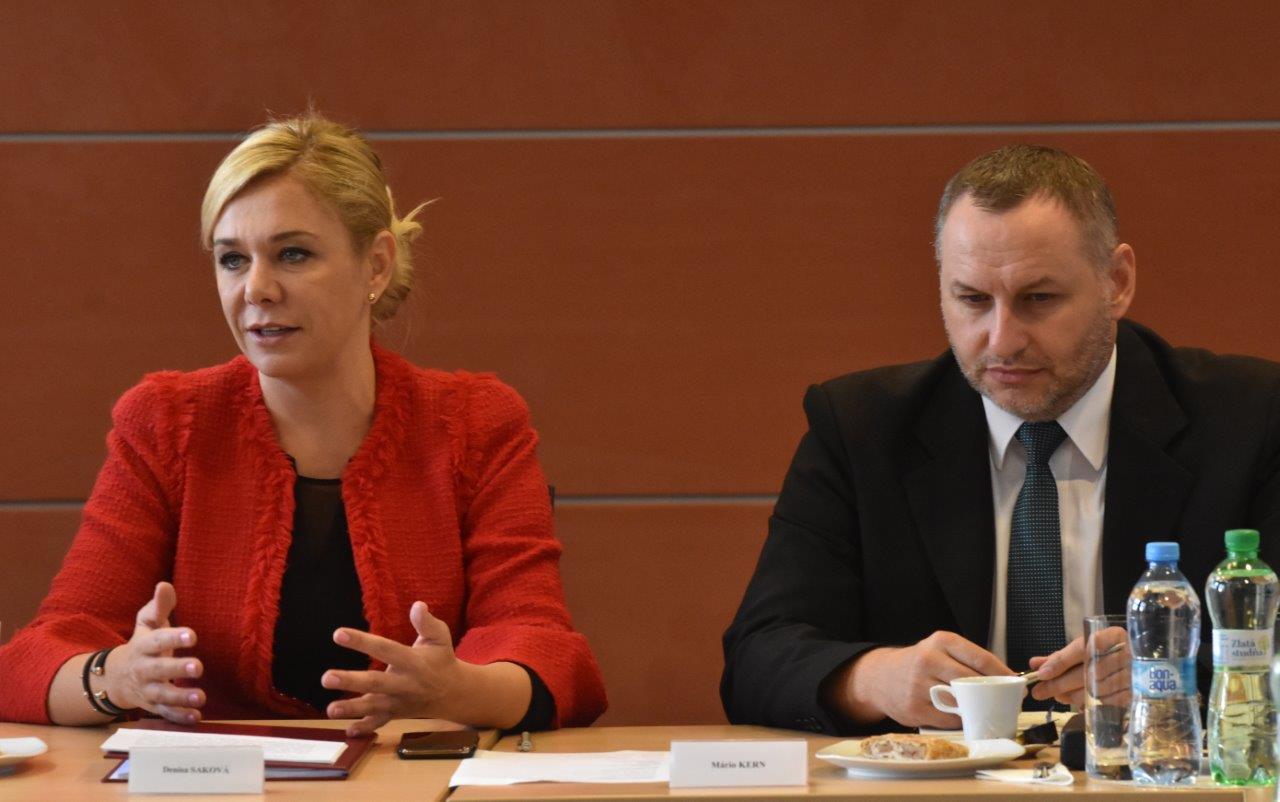  Ministerka Denisa Saková a riaditeľ odboru envirokriminality Prezídia PZ Mario Kern