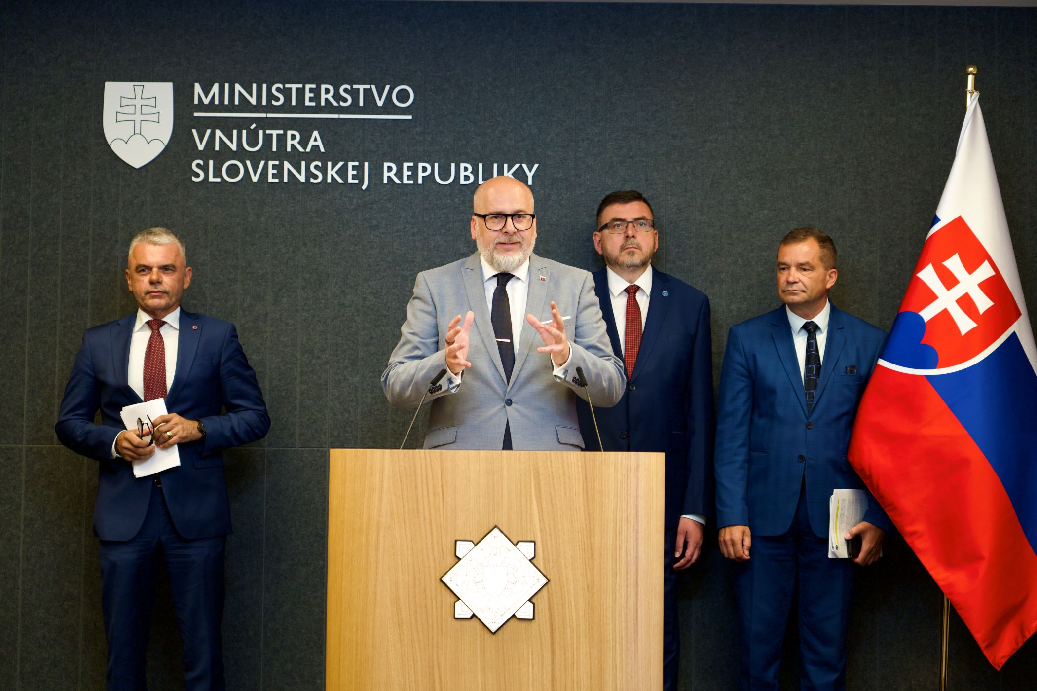 Štátny tajomník MV SR Michal Kaliňák na tlačovej konferencii Štátny tajomník MV SR Michal Kaliňák na tlačovej konferencii