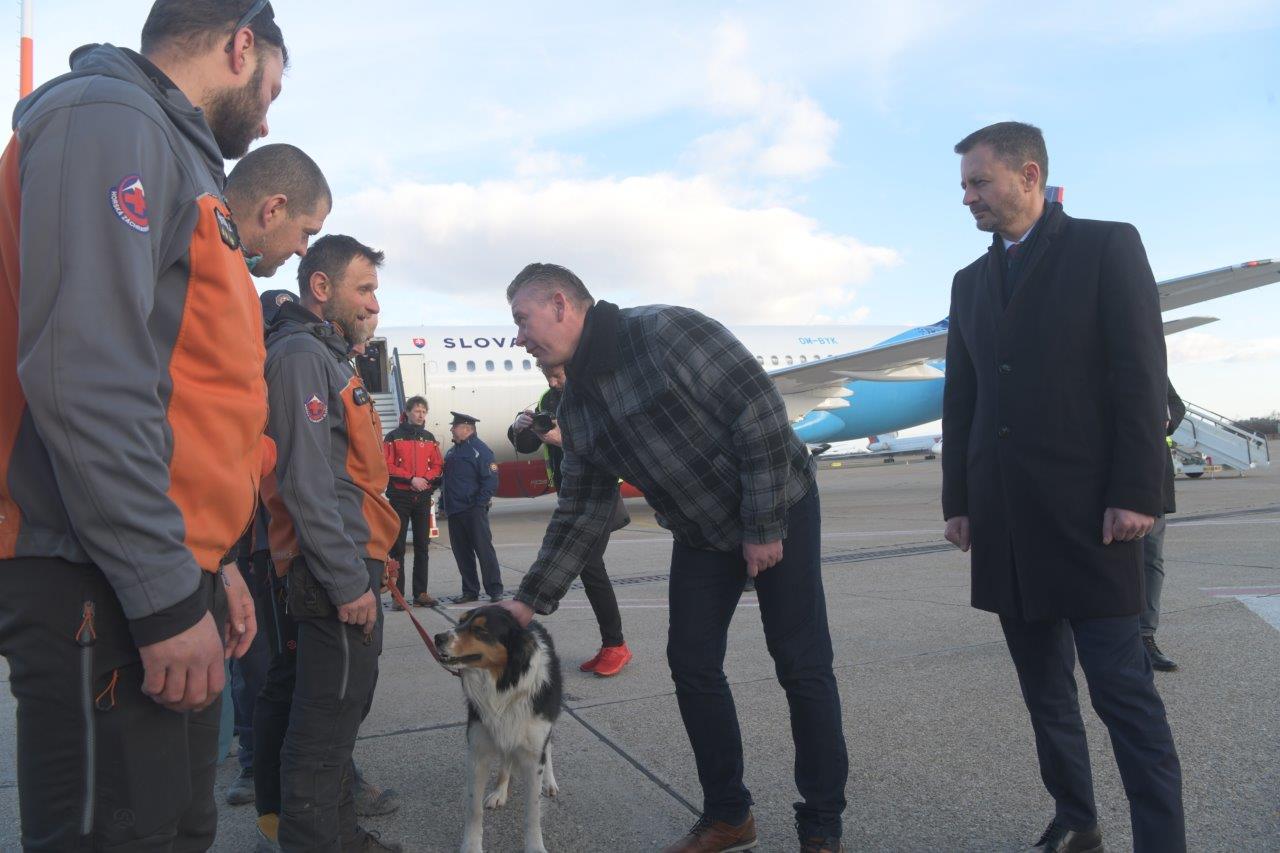 Privítanie záchranárov na Letisku M. R. Štefánika v Bratislave