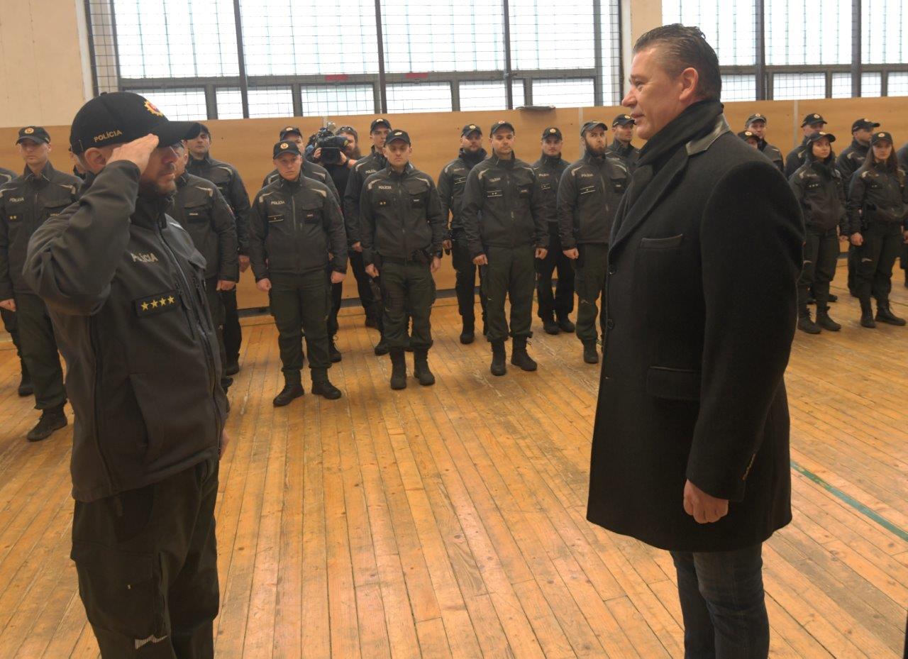 Odprevádzanie policajtov odchádzajúcich na maďarsko-srbskú hranicu