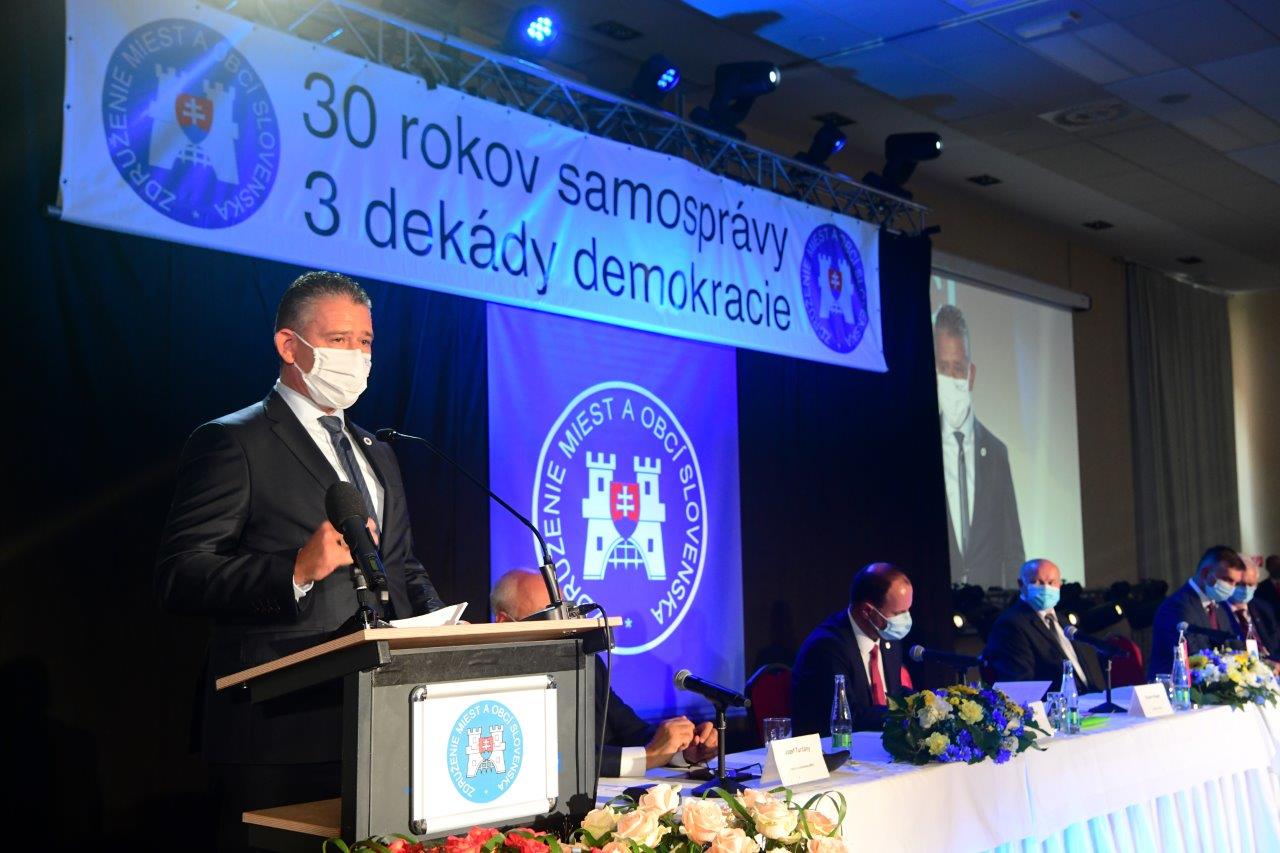 Minister Roman Mikulec na 31. sneme ZMOS v Senci