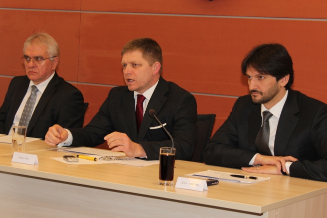 Sprava: minister Robert Kaliňák, premiér Robert Fico a predseda Zboru poradcov predsedu vlády SR Vladimír Faič