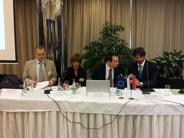 Andrey Ivanov, UNDP; Andrea Bučková, ÚSVRK; splnomocnenec vlády SR Peter Pollák a minister vnútra SR Robert Kaliňák