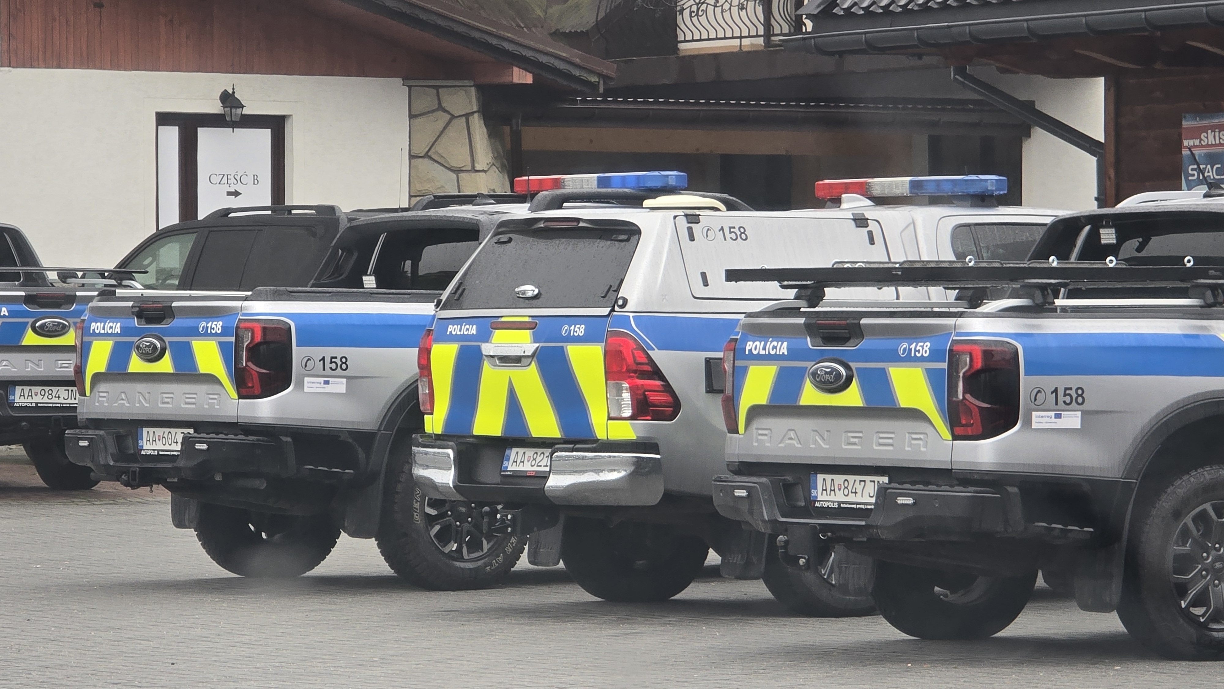 policajné autá policajné autá