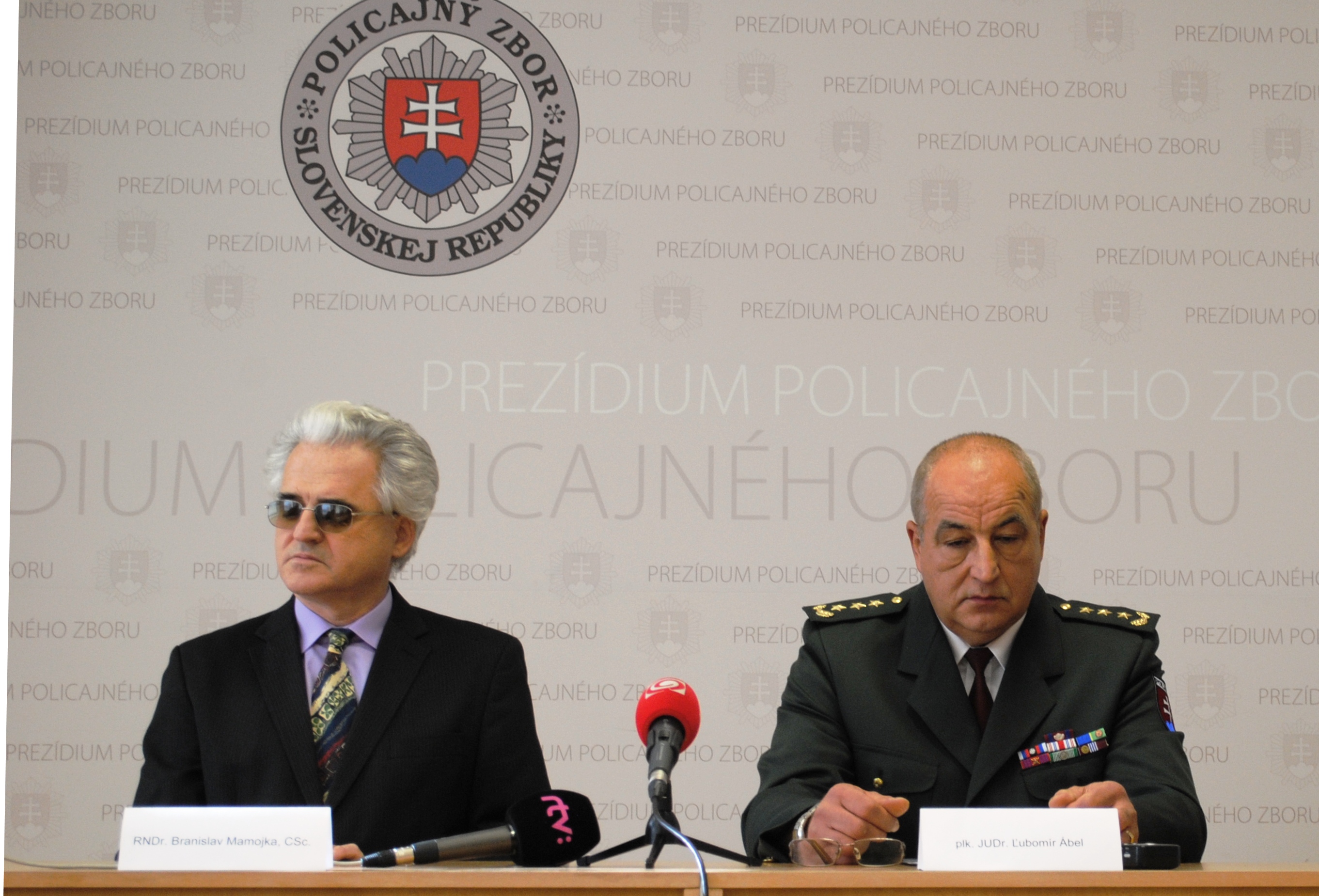 Predseda únie nevidiacich a slabozrakých pán Mamojka s viceprezidentom PZ Ľubomírom Ábelom