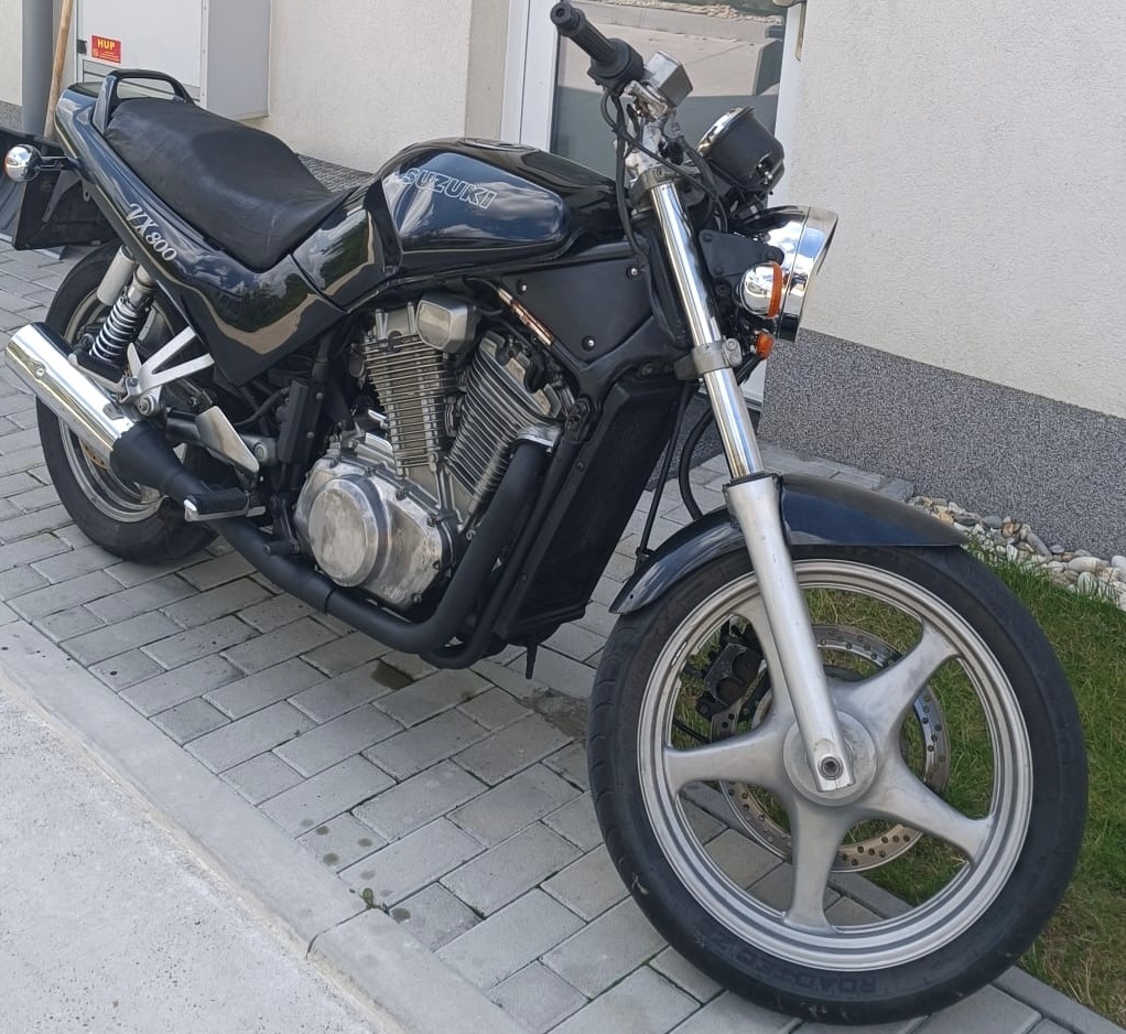 motocykel SUZUKI VX 800