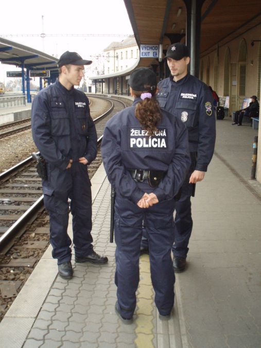 Hliadka Železničnej polície v rovnošate vzor 2007