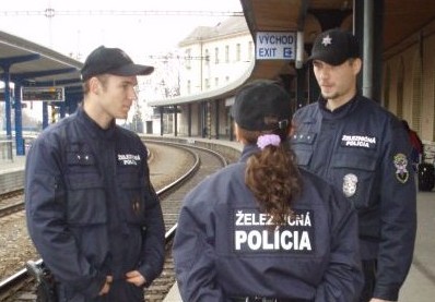 Hliadka_Zeleznicnej_policie_v_rovnosate_vzor_2007_b_mini