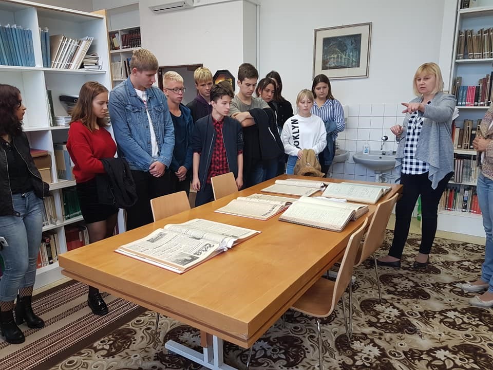Exkurzia študentov obchodnej akadémie v archíve