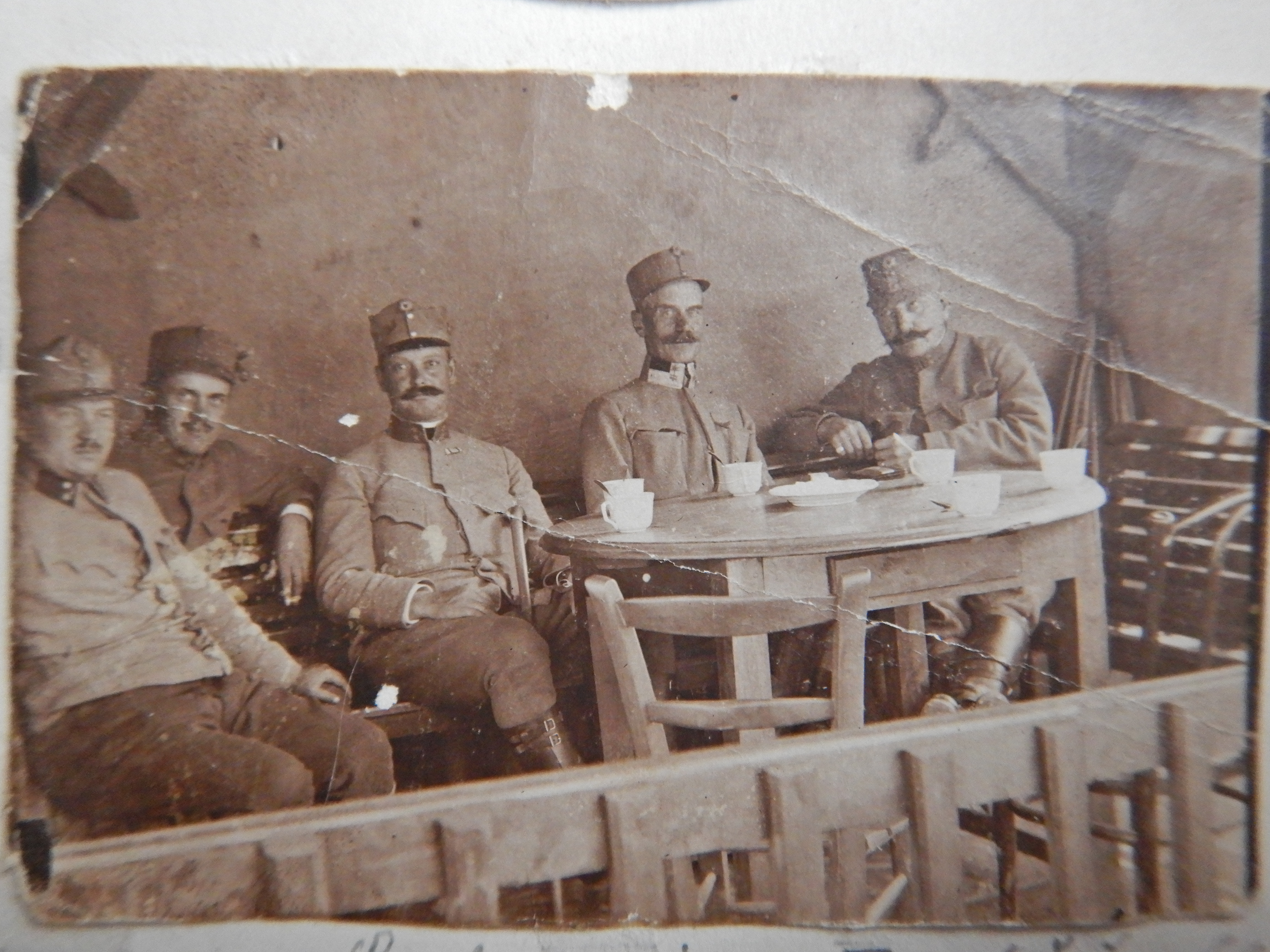 Fotografia uhorských dôstojníkov v Srbsku v roku 1916 z fotoalbumu Jozefa Gembického
